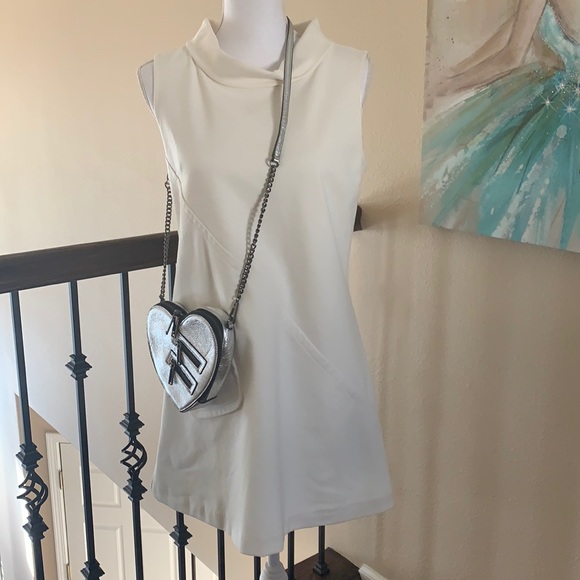 ❌Consigned ❌ Rebecca Minkoff Heart Leather Purse - Picture 2 of 9